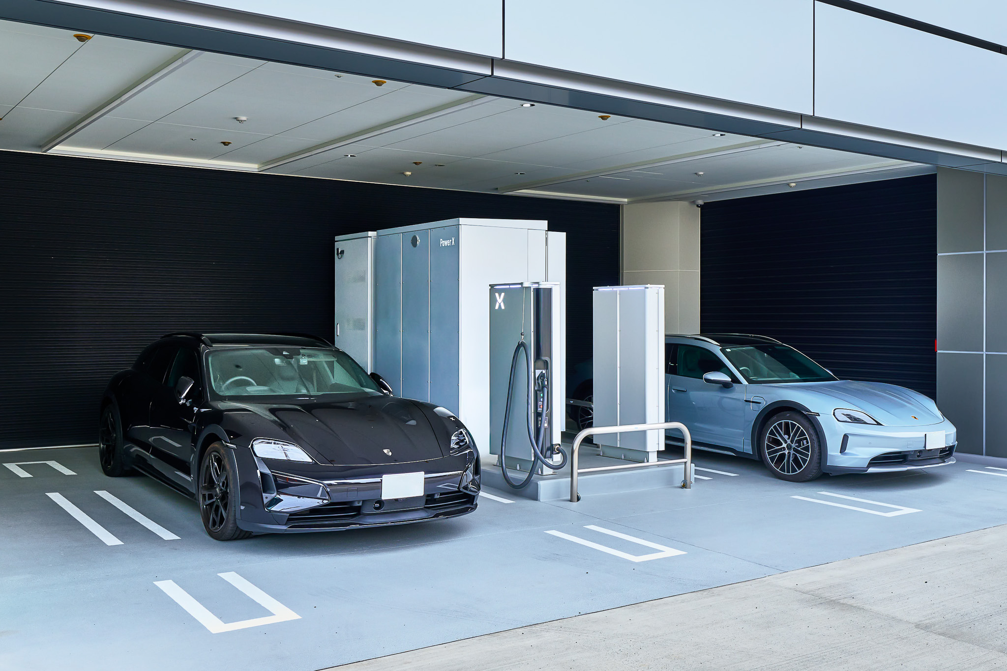 希少　ポルシェ　PORSCHE 電気自動車　EV充電器 ポルシェ正規販売店への蓄電池型超急速EV充電システムの納入を開始