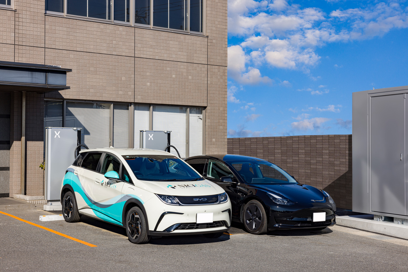 蓄電池型EV充電器をニチガスの営業所に商用車専用として納入